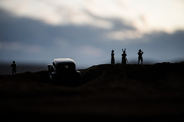 포토 JPG 해외이미지 실루엣 무기 포즈 밭 자동차 불 경비 사람없음 세계 힘 일몰 쌍안경 망원경 사막 총 그룹 수비 수술 역사 목표 계획 공격 토론 충돌 손목시계 군용 싸움 전쟁 탱크 장면 육군 대포 병정 전쟁터 보병 작전 장교 해외포토 자연요소 육상교통 시계 컨셉 농업 장신구 의학 모션 군대 촬영기법 안전 치료 노을 보호 파일형식 이미지허브