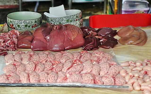 포토 JPG 해외이미지 음식 육류 돼지고기 요리 동양인 사람없음 하트 사발 오르간 대만 날것 간 길거리음식 해외포토 모양 아시아 식재료 인종 장기_의학 사기그릇 건반악기 파일형식 이미지허브