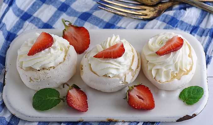 포토 JPG 해외이미지 딸기 디저트 실내 사람없음 케이크 머랭 파블로바 해외포토 음식 과일 내부 파일형식 이미지허브