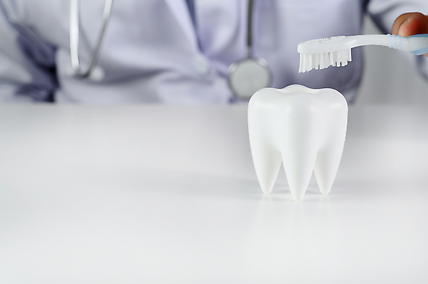 포토 JPG 해외이미지 아이콘 모델 직업 손 백그라운드 컨셉 건강 치과 병원 미소 사람 사람없음 치료 파란색 세트 사무실 약 거울 장비 흰색 기구 도구 공구 잡기 붓 입 치아 보호 칫솔 심볼 오브젝트 사인 치과의사 쇼 돌봄 위생관리 치아교정 해외포토 컬러 비즈니스 의학 모션 표정 관리 신체부위 위생용품 의사 소화기관 교정 파일형식 이미지허브