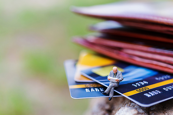 포토 JPG 해외이미지 컨셉 돈 인터넷 비즈니스 성공 사람 앉기 사람없음 금융 경제 쇼핑 숫자 세일 상점 미니어처 비즈니스맨 신용카드 구매 상업 전자 초대 소매 온라인 계산서 전자상거래 빚 인출 해외포토 문자 남자 모션 모형 직장인 재산 파일형식 이미지허브