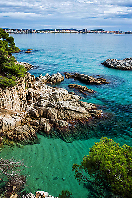 포토 JPG 해외이미지 파도 바다 여행 자연 아침 날씨 휴가 풍경 사람없음 야외 건물 물 여름 파란색 햇빛 일출 바위 소나무 스페인 장면 내추럴 지질학 해외포토 주간 자연요소 나무 건축물 계절 교육 유럽 컬러 태양 노을 돌_바위 생태계 파일형식 이미지허브