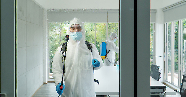 포토 JPG 해외이미지 직업 유니폼 태국 노동자 주택 실내 가면 안전 사람 동양인 정장 두명 사무실 약 건강관리 업무 자신감 바이러스 보호 질병 위험 청소 서비스 예방 감염 분무기 청소부 소독 전염병 제어 화학물질 화학약품 카피스페이스 해외포토 옷 감정 아시아 컨셉 비즈니스 의학 건강 관리 인종 내부 건물 공백 작업 화학 물질 파일형식 이미지허브