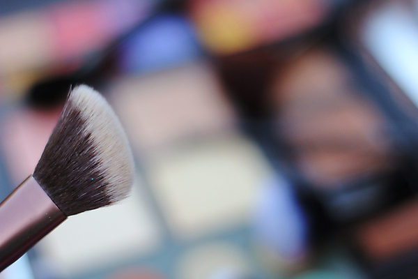 포토 JPG 해외이미지 직업 얼굴 분홍색 백그라운드 그림자 미술 사람없음 초록색 파란색 세트 컬러풀 유행 보라색 페인트 화장품 립스틱 붓 화려 팔레트 상품 가루 볼터치 수집 피부 피부관리 만들기 윤곽 예술가 아이섀도 조립 돌봄 해외포토 컬러 컨셉 모션 문화예술 신체부위 화장 뷰티 파일형식 이미지허브