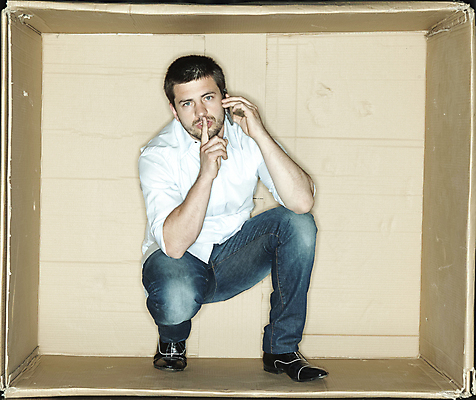 포토 JPG 해외이미지 전신 백인 남자 한명 성인 앞모습 상자 사무실 비즈니스맨 갇힘 답답함 성인남자한명만 해외포토 서양인 1 뷰포인트 비즈니스 모션 사람 직장인 감각 남자한명만 성인남자만 파일형식 이미지허브