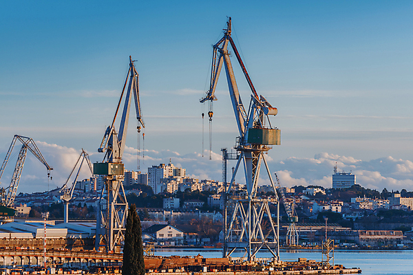 포토 JPG 해외이미지 주간 구름 하늘 사람없음 야외 중장비 조선소 기중기 산업시설 산업현장 해외포토 자연요소 산업 산업장비 파일형식 이미지허브