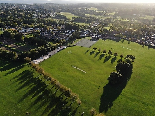 포토 JPG 해외이미지 나무 공원 밭 안테나 그림자 사람없음 초록색 침묵 일몰 저녁 드론 해외포토 식물 공공시설 컬러 농업 통신 노을 소리 야간 파일형식 이미지허브