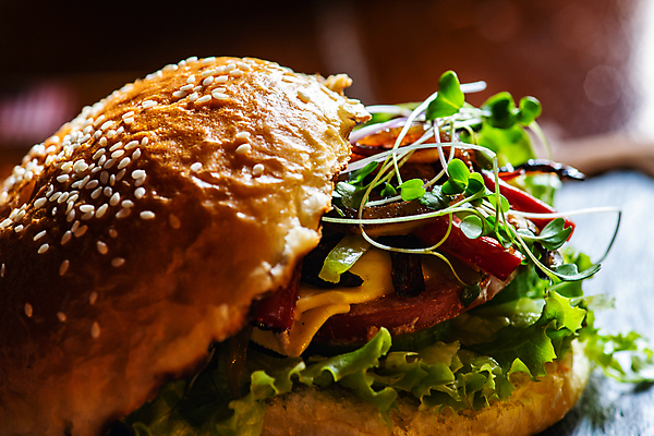 포토 JPG 해외이미지 채소 패스트푸드 실내 근접촬영 사람없음 아웃포커스 햄버거 인스턴트 정크푸드 햄버거빵 해외포토 음식 빵 뷰포인트 촬영기법 내부 파일형식 이미지허브