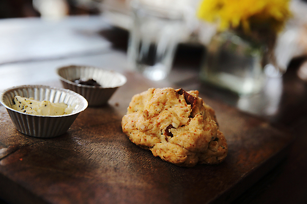 포토 JPG 해외이미지 도마 도마_주방용품 근접촬영 사람없음 스콘 해외포토 빵 뷰포인트 주방용품 파일형식 이미지허브