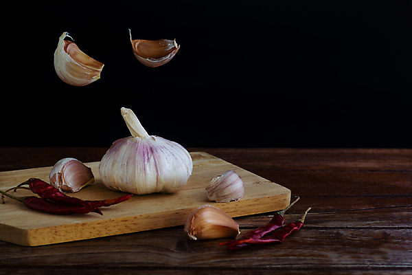 포토 JPG 해외이미지 음식 채소 재료 전구 고추 양파 건조 건강 마늘 요리 사람없음 목재 빨간색 초록색 세트 갈색 주방 검은색 흰색 시골 신선 뜨거움 맛 자르기 허브 향신료 유기농 날것 소금 위치 향 후추 많음 해외포토 나무 식물 웰빙 컬러 컨셉 모션 향미료 파일형식 이미지허브