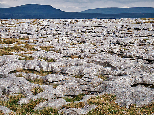 포토 JPG 해외이미지 여행 자연 병원 풍경 사람없음 야외 물 여름 파란색 빛 바위 보행로 요크셔테리어 언덕 부식 내추럴 석회암 해외포토 자연요소 계절 길 컬러 의학 암석 돌_바위 테리어 생태계 파일형식 이미지허브