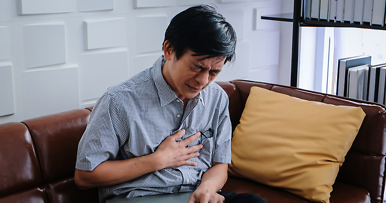 포토 JPG 해외이미지 라이프스타일 손 남자 컨셉 스트레스 주택 건강 한명 사람 앉기 동양인 성인 소파 약 방 고통 터치 하트 심장 긴급 질병 상처 위험 공격 구급차 은퇴 나쁜 궤 돌봄 옛날 증상 타격 해외포토 모양 1 감정 의자 의학 모션 자동차 인종 건물 생활 신체부위 장기_의학 파일형식 이미지허브