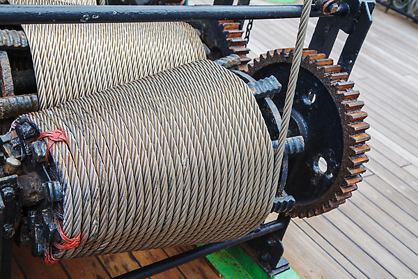 포토 JPG 해외이미지 디자인 산업 밧줄 바다 백그라운드 교통시설 항해 손잡이 안전 사람없음 쌓기 금속 검은색 힘 기계 장비 화물 흰색 보트 당기기 코드 큼 갑판 철 묘사 함선 드럼 리프트 무거움 기어 얼레 철강 해외포토 줄 컬러 교통 배_교통 모션 재질 타악기 운송업 무게 크기 시설 파일형식 이미지허브