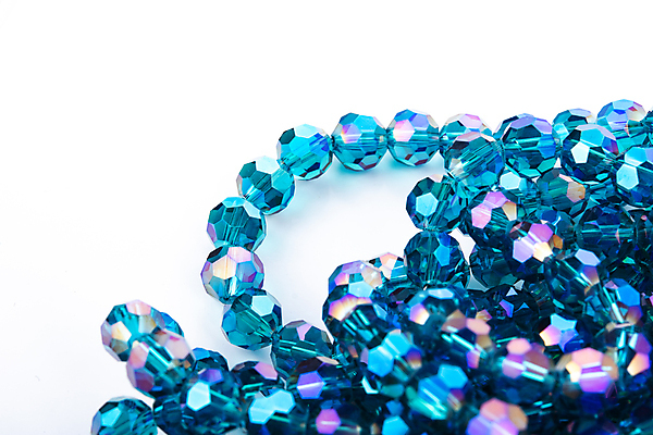 포토 JPG 해외이미지 디자인 백그라운드 컨셉 목걸이 장신구 팔찌 유리 아이디어 선물 사랑 취미 사람없음 장식 파란색 빛 유행 흰색 원형 고급 우아함 크리스탈 보석 자르기 구슬 질감 에메랄드 다이아몬드 자수 보물 DIY 고립 핸드메이드 스타일 해외포토 도형 감정 컬러 모션 재질 광석 파일형식 이미지허브