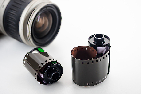 포토 JPG 해외이미지 실내 사람없음 아웃포커스 빈티지 오브젝트 흰배경 복고 사진필름 필름카메라 해외포토 백그라운드 컨셉 촬영기법 내부 카메라 흰색 필름 파일형식 이미지허브