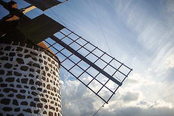 포토 JPG 해외이미지 구름 전통 외관 유럽 산업 문화 여행 건축양식 자연 하늘 바람 풍경 사람없음 야외 초록색 파란색 햇빛 태양 농장 마을 환경 탑 고층빌딩 힘 풍차 흰색 시골 역사 그린에너지 보호 장면 자원 방앗간 옛날 해외포토 자연요소 건축물 건축 나라 컬러 컨셉 농업 날씨 빌딩 에너지 생태계 파일형식 이미지허브