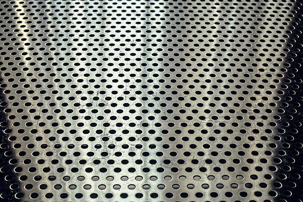 포토 JPG 해외이미지 모양 접시 디자인 산업 백그라운드 패턴 벽지 표면 추상 프레임 사람없음 빛 반사 금속 어둠 회색 판넬 원형 구멍 거친 그릴 은색 철 질감 창살 시트 망사 철강 해외포토 도형 식기 컬러 무늬 재질 주방용품 직물 파일형식 이미지허브