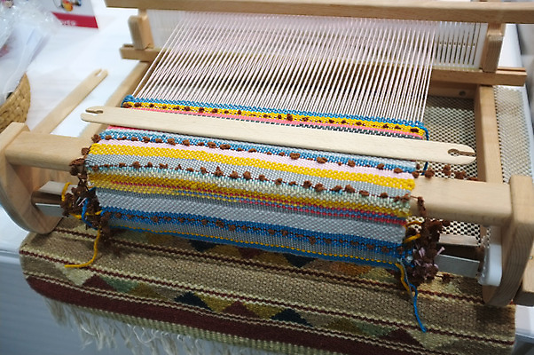 포토 JPG 해외이미지 전통 디자인 옷 산업 문화 줄 백그라운드 패턴 공장 사람없음 기계 이탈리아 공구 직물 면 업무 실 제조 큼 실크 질감 섬유 짜임 양모 옛날 제어 짜기 핸드메이드 해외포토 유럽 무늬 공업 모션 도구 작업 크기 파일형식 이미지허브