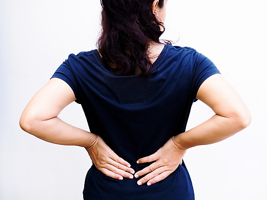 포토 JPG 해외이미지 백인 실내 한명 상반신 성인 뒷모습 고통 잡기 허리 허리통증 성인여자한명만 해외포토 서양인 1 감정 뷰포인트 모션 사람 내부 신체부위 여자한명만 성인여자만 파일형식 이미지허브