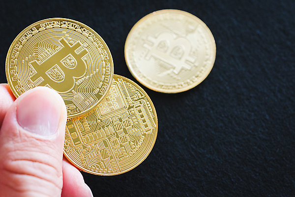 포토 JPG 해외이미지 컨셉 돈 인터넷 비즈니스 사람없음 금융 경제 금속 디지털 동전 웹 그물 시장 황금 암호 구매 심볼 무역 순환 상업 전자 토막 전자상거래 가상 가상화폐 해외포토 산업 모션 재질 쇼핑 재산 파일형식 이미지허브