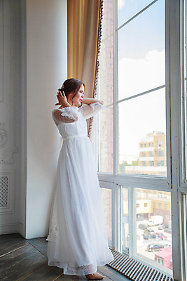 포토 JPG 해외이미지 스튜디오촬영 백인 모델 드레스 여자 행복 감정 유럽 얼굴 포즈 결혼 청소년 결혼식 갈색머리 실내 한명 사람 성인 유행 흰색 축하 화려 고급 우아함 보석 스타일 해외포토 서양인 1 헤어스타일 옷 나라 컬러 컨셉 이벤트 내부 신체부위 광석 파일형식 이미지허브