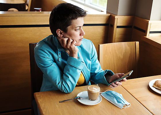 포토 JPG 해외이미지 백인 여자 커피 한명 성인 야외 카페 우유 아침식사 보호 시원함 아로마 문제 아메리카노 카푸치노 전염병 해외포토 서양인 1 음료 컨셉 유제품 사람 상점 식사 질병 파일형식 이미지허브