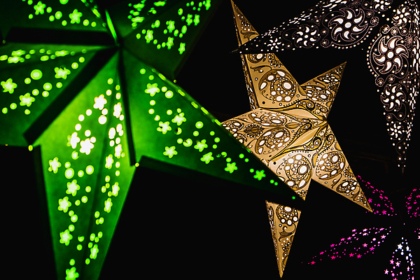 포토 JPG 해외이미지 나무 디자인 시선 행복 별 크리스마스 가족 추상 휴가 전등 조명 선물 미술 이벤트 사람없음 장식 초록색 빛 컬러풀 노란색 세일 상점 보라색 축제 어둠 기쁨 장식볼 화려 시장 아빠 야간 묘사 주기 빛망울 복잡 핸드메이드 해외포토 자연요소 식물 기념일 감정 컬러 컨셉 무늬 관계 모션 문화예술 파일형식 이미지허브