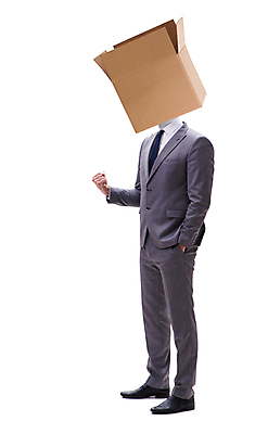 포토 JPG 해외이미지 전신 남자 한명 서기 정장 성인 옆모습 주먹 비즈니스맨 종이상자 흰배경 주머니손 성인남자한명만 해외포토 1 옷 뷰포인트 백그라운드 비즈니스 모션 사람 상자 흰색 직장인 남자한명만 성인남자만 파일형식 이미지허브