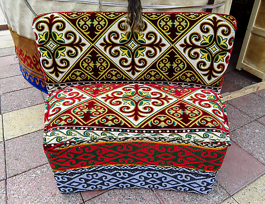 포토 JPG 해외이미지 전통 디자인 아시아 문화 여행 백그라운드 패턴 동양인 사람없음 장식 소파 카펫 시장 카자흐스탄 펠트 해외포토 나라 무늬 의자 인종 파일형식 천_직물 이미지허브