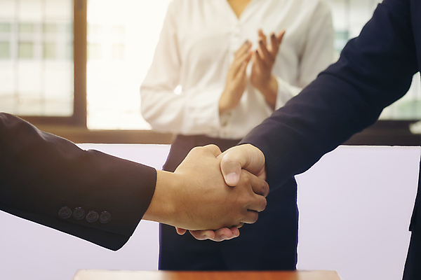 포토 JPG 해외이미지 직업 손 남자 행복 컨셉 회사 비즈니스 통신 성공 협력 노동자 악수 협상 미소 사람 사람없음 금융 사무실 믿음 우정 거래 인사 업무 비즈니스맨 비즈니스우먼 종업원 계약 경영자 면접 약속 긍정 떨림 경영 고용 지원 해외포토 여자 감정 모션 표정 손짓 신체부위 경제 친구 구직 예절 작업 직장인 리더 채용 파일형식 이미지허브