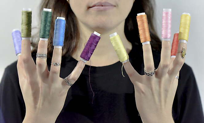 포토 JPG 해외이미지 직업 라이프스타일 디자인 드레스 옷 산업 생각 수업 직장 기술 관리 종류 미술 취미 사람없음 유행 앞치마 장비 도구 직물 잡기 작업실 실 선택 제조 바느질 디자이너 만들기 실타래 자수 수공예 재단 재단사 스타일 해외포토 교육 컨셉 회사 모션 문화예술 생활 공예 파일형식 이미지허브