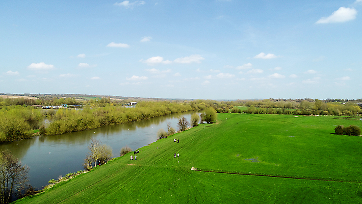 포토 JPG 해외이미지 여행 밭 농업 비즈니스 자연 하늘 영국 잉글랜드 주택 안테나 풍경 사람없음 야외 건물 여름 농작물 글로벌 농장 농경지 마을 환경 정원 맑음 성장 시골 재산 공항 땅 풍선 타운 내추럴 해외포토 건축물 계절 유럽 산업 통신 교통시설 날씨 금융 도시 생태계 파일형식 이미지허브