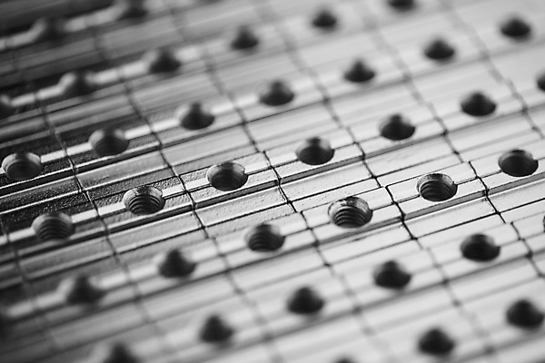 포토 JPG 해외이미지 접시 산업 선 백그라운드 추상 흑백 사람없음 빛 반짝임 뷰티 반사 금속 검은색 회색 견과류 흰색 나사 구멍 제조 은색 상품 미끄럼틀 직사각형 줄서기 하드웨어 해외포토 도형 식기 컬러 무늬 모션 재질 촬영기법 컴퓨터 공구 놀이기구 파일형식 이미지허브