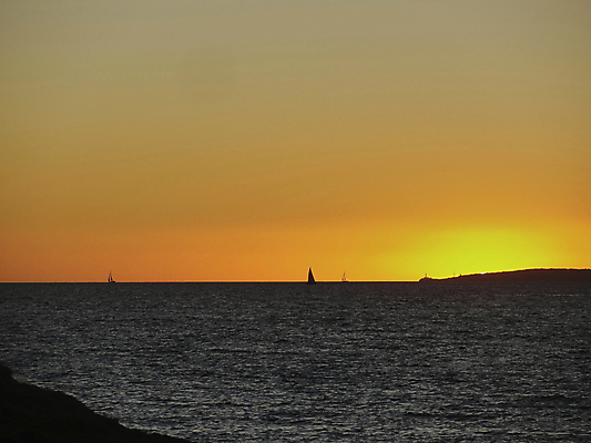 포토 JPG 해외이미지 구름 파도 바다 섬 여행 자연 호텔 휴가 손바닥 풍경 사람없음 물 여름 파란색 햇빛 태양 침묵 황혼 일몰 시골 수상스포츠 스페인 저녁 편안함 지중해 스카이라인 남쪽 스페인어 터키석 해외포토 자연요소 손 계절 유럽 스포츠 컬러 숙소 노을 소리 감각 야간 보석 방향 생태계 파일형식 이미지허브