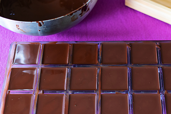 포토 JPG 해외이미지 음식 조각 백그라운드 재료 부분 디저트 기념 건강 사탕 사람없음 갈색 쌓기 과자 초콜릿 검은색 어둠 우유 에너지 흰색 바 달콤 맛 유기농 칼로리 코코아 흙더미 덩어리 토막 내추럴 찌그러짐 고립 깨짐 카카오 억울 개조 비건 해외포토 웰빙 감정 음료 컬러 컨셉 모션 유제품 흙 채식주의자 파일형식 더미 이미지허브