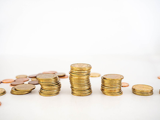 포토 JPG 해외이미지 백그라운드 돈 비즈니스 태국 산 사람없음 금융 동전 흰색 항아리 절약 재산 황금 흰배경 해외포토 아시아 컬러 컨셉 경제 도자기 파일형식 이미지허브