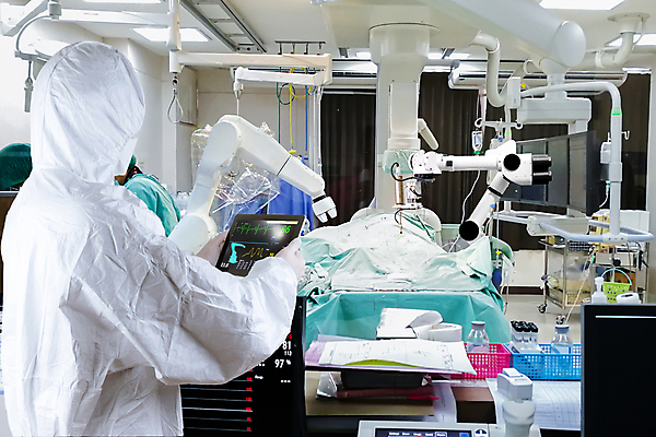 포토 JPG 해외이미지 과학 비즈니스 가이드 미래 건강 병원 사람없음 치료 약 기계 방 환자 의사 수술 상담원 방향 고객 로봇 서비스 팔 외과 테라피 혁명 돌봄 인공 자동 제어 지능 헬프 AI_인공지능 해외포토 직업 컨셉 의학 모션 신체부위 뷰티 의료진 도움 사무원 파일형식 이미지허브