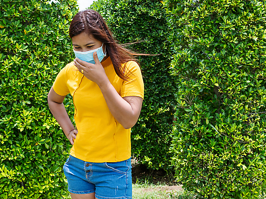포토 JPG 해외이미지 백인 라이프스타일 여자 얼굴 여행 자연 휴가 가면 한명 안전 사람 성인 야외 초록색 여름 유행 여행객 건강관리 바이러스 닫기 보호 질병 미녀 예방 전염병 스타일 힙스터 해외포토 서양인 1 계절 패션 컬러 컨셉 의학 모션 건강 관리 생활 신체부위 미인 생태계 파일형식 이미지허브