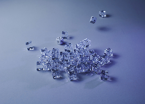 포토 JPG 해외이미지 겨울 통계 유리 놀이 전등 사람없음 파란색 컬러풀 숫자 반사 쌓기 얼음 검은색 블록 거품 젖음 추위 흰색 신선 투명 액체 행운 도박 떨어짐 위험 시원함 큐브 오브젝트 주사위 서리 정사각형 슛 고체 냉동고 승자 펠트 카피스페이스 해외포토 자연요소 도형 문자 계절 컬러 컨셉 모션 재질 조명 공백 파일형식 천_직물 이미지허브