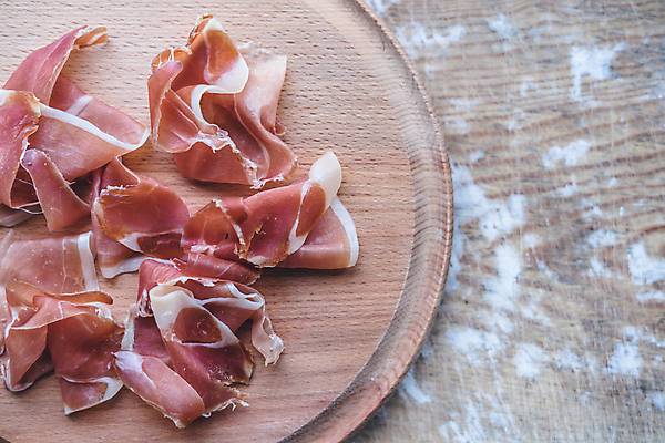 포토 JPG 해외이미지 전통 음식 조각 백그라운드 재료 부분 치즈 건강 육류 돼지고기 요리 사람없음 목재 빨간색 초록색 식당 식사 저녁식사 이탈리아 시골 파마 스페인 아침식사 애피타이저 먹기 유기농 올리브 햄 베이컨 로즈메리 훈제 살라미 스페인어 식품점 치유 타파스 해외포토 나무 헤어스타일 웰빙 열매 유럽 컬러 식재료 모션 유제품 상점 허브 파일형식 이미지허브