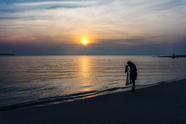 포토 JPG 해외이미지 구름 직업 라이프스타일 실루엣 음식 모래 스포츠 오렌지 낚시 그림자 어류 풍경 사람없음 야외 파란색 빛 태양 일출 검은색 어둠 일몰 새벽 잡기 작업 그물 던지기 황금 낚시꾼 해외포토 자연요소 컬러 과일 모션 레저 촬영기법 생활 노을 수중동물 파일형식 이미지허브
