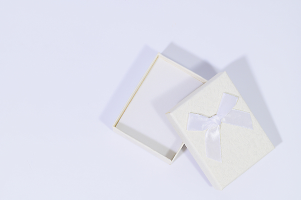 포토 JPG 해외이미지 기념일 리본 종이 길 결혼 크리스마스 데이트 포장 넥타이 새해 기념 선물 사람없음 장식 선물상자 빛 장미 축제 놀람 덮개 축하 인사 점 생일 우아함 구매 실크 자르기 크림 활 주기 매듭 테이프 패키지 고립 궤 엘리먼트 제안 포장소품 해외포토 잡화 꽃 감정 컨셉 모션 문구용품 표정 이벤트 쇼핑 상자 뚜껑 직물 예절 오브젝트 포장재료 파일형식 이미지허브