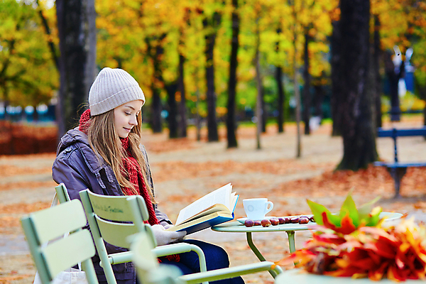 포토 JPG 해외이미지 백인 계절 공원 여자 유럽 커피 음료 잎 오렌지 자연 탁자 한명 사람 성인 책 빨간색 금발 독서 노란색 유행 정원 목도리 활발 카페 프랑스 가을 흰색 도시 날씬함 공평 프랑스어 룩셈부르크 파리(프랑스) 해외포토 서양인 식물 문자 1 헤어스타일 잡화 공공시설 나라 컬러 가구 컨셉 과일 상점 몸매 생태계 서유럽 파일형식 이미지허브