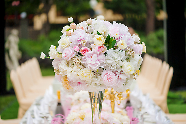 포토 JPG 해외이미지 접시 꽃 꽃다발 결혼 백그라운드 꽃무늬 의자 자연 유리 탁자 결혼식 사랑 이벤트 사람없음 야외 장식 초록색 세트 장미 파티 식당 식사 저녁식사 흰색 축하 직물 신선 고급 우아함 은색 배열 만족 샹들리에 설정 접수 해외포토 식물 식기 감정 컬러 가구 컨셉 무늬 재질 조명 상점 생태계 파일형식 이미지허브