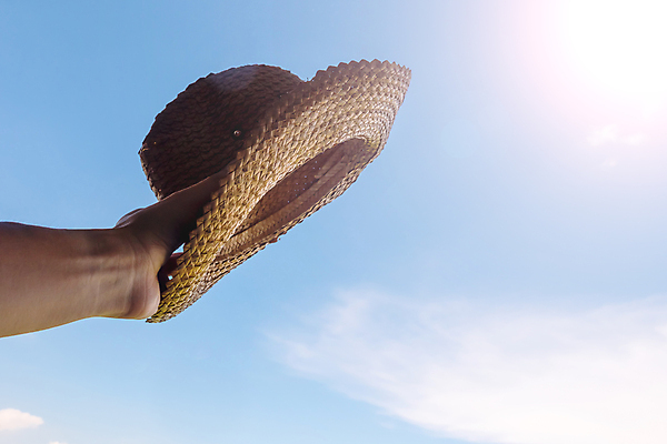 포토 JPG 해외이미지 구름 손 여행 백그라운드 컨셉 하늘 휴가 불꽃 휴식 사람없음 여름 파란색 햇빛 태양 유행 자유 잡기 복고 쇼 스타일 카피스페이스 해외포토 자연요소 계절 컬러 모션 불 신체부위 공백 파일형식 이미지허브