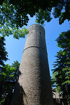 포토 JPG 해외이미지 나무 구름 벽 건축양식 자연 하늘 풍경 사람없음 야외 건물 초록색 파란색 탑 이탈리아 수확 바위 시골 중세 역사 사암 천연기념물 산기슭 옛날 해외포토 자연요소 식물 건축물 건축 유럽 컬러 농업 산 돌_바위 생태계 파일형식 이미지허브