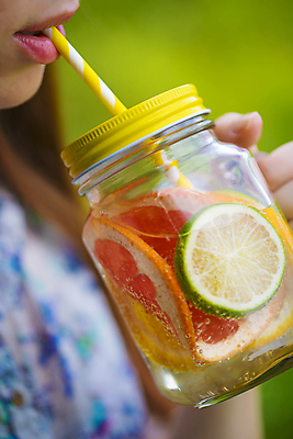 포토 JPG 해외이미지 모델 라이프스타일 여자 행복 음료 음식 컨셉 다이어트 채소 과일 유리 건강 관리 미소 사람 사람없음 컵 물 여름 운동 환경 맑음 식사 주스 에너지 칵테일 사발 레모네이드 에코 유기농 밀짚 내추럴 바이오 생태학 스무디 채식주의자 디톡스 비건 해외포토 자연요소 식기 웰빙 계절 교육 감정 재질 날씨 주류 표정 생활 사기그릇 짚 채식 에이드 파일형식 이미지허브