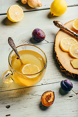 포토 JPG 해외이미지 조각 탁자 사람없음 숟가락 칼 달콤 티스푼 레몬 허브 꿀 생강 자두 생강차 서양자두 허니디퍼 해외포토 식물 가구 채소 과일 수저 차_음료 도구 맛 파일형식 이미지허브