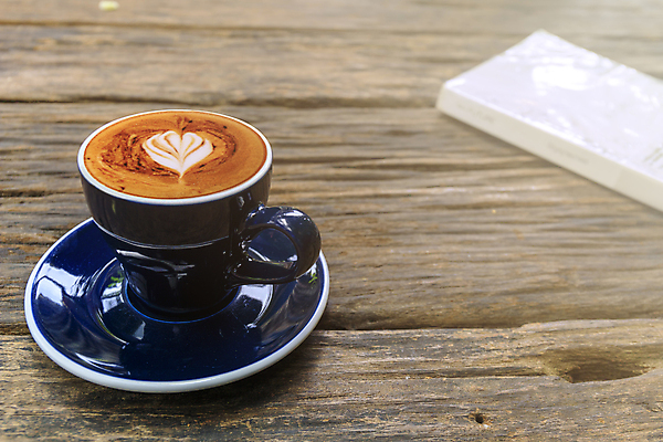 포토 JPG 해외이미지 커피 음료 음식 백그라운드 탁자 아침 콩 따뜻함 미술 사람없음 목재 컵 빛 갈색 검은색 어둠 이탈리아 거품 카페 우유 머그컵 하트 신선 뜨거움 도자기 닫기 아침식사 혼합 커피잔 크림 상쾌 아로마 향 카푸치노 에스프레소 단절 라떼 모카 카페인 해외포토 주간 모양 나무 식기 감정 유럽 컬러 가구 재료 모션 문화예술 잔 유제품 곡류 상점 식사 파일형식 이미지허브