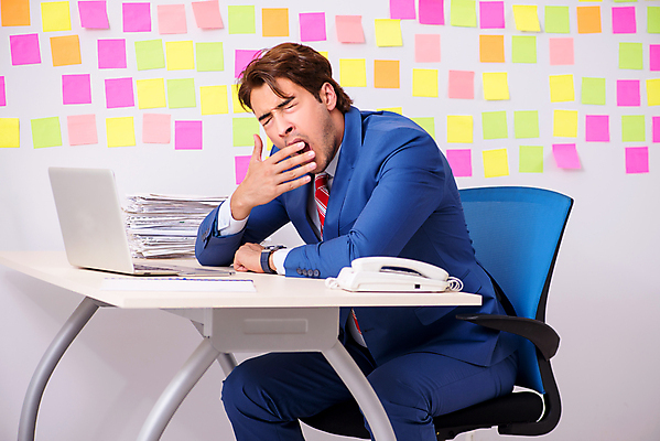 포토 JPG 해외이미지 남자 컨셉 비즈니스 직장 피곤 한명 앉기 정장 상반신 성인 사무실 눈감음 쪽지 잠 업무 작업 비즈니스맨 지루함 가득함 포스트잇 바쁨 하품 성인남자한명만 해외포토 1 옷 감정 회사 모션 사람 메모지 직장인 생리현상 남자한명만 성인남자만 파일형식 이미지허브